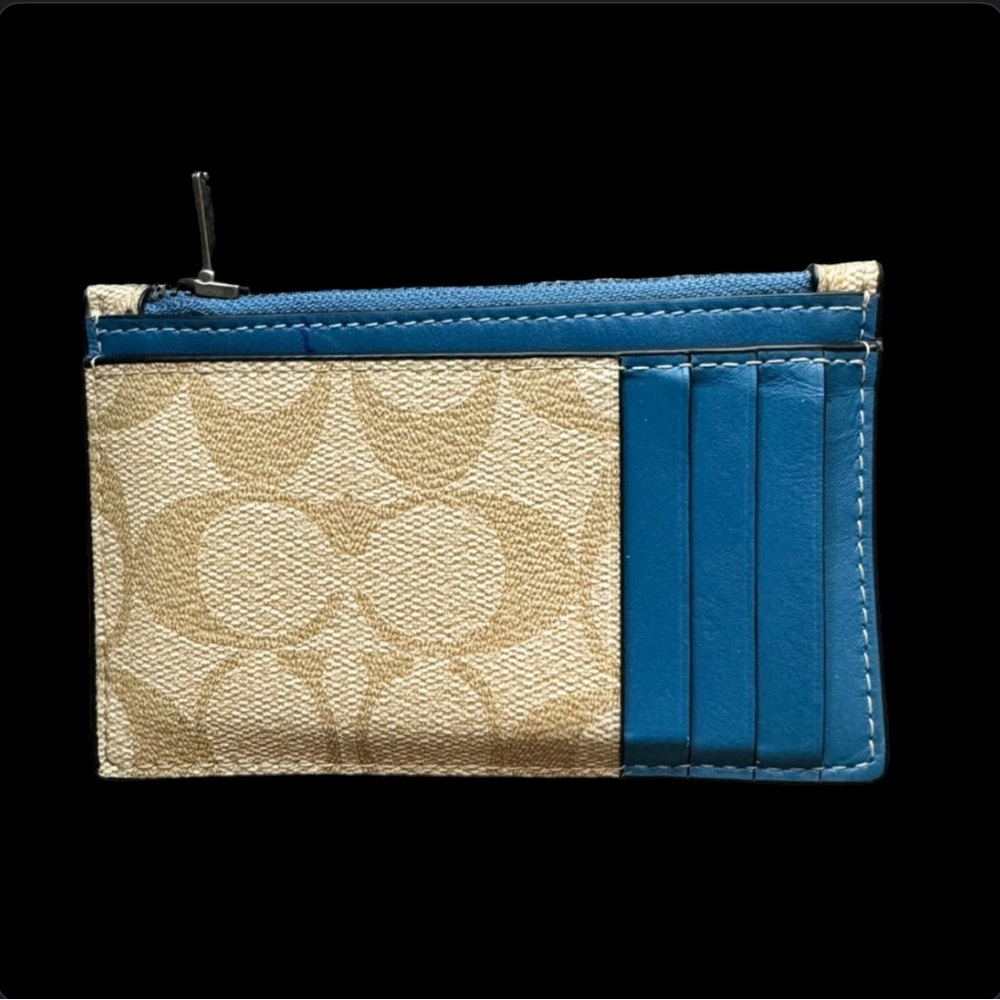 EUC Unisex Zip Card Case In Signature Canvas
